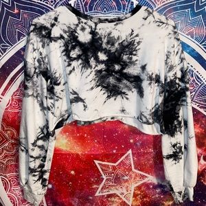 Medium Long Sleeved Crop Top